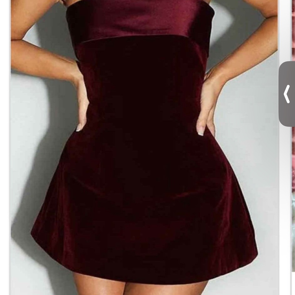 Elegant Burgundy Strapless Dress